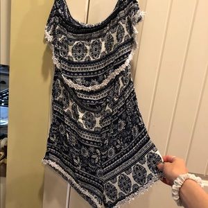 Strapless flowy romper